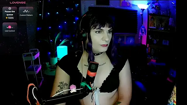 lobotomyprincess online show from June 7, 2026, 2:05 am