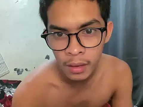 Snapshot of yourhotasian_jhonpol16 chatting on April 14, 2026, 6:14 pm yourhotasian jhonpol16 online show from April 14, 2026, 6:14 pm