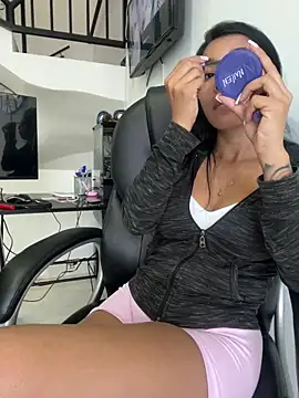 AMARA21 online show from April 17, 2026, 1:14 pm