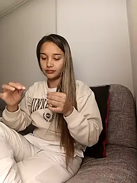 Miss Taniac online show from April 22, 2026, 1:19 am