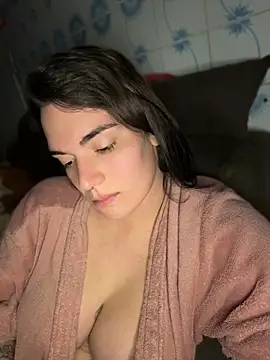 alicemeb online show from May 15, 2026, 4:19 am
