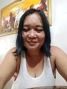 Snapshot of jeanyummytits chatting on June 26, 2026, 11:09 pm jeanyummytits online show from June 26, 2026, 11:09 pm