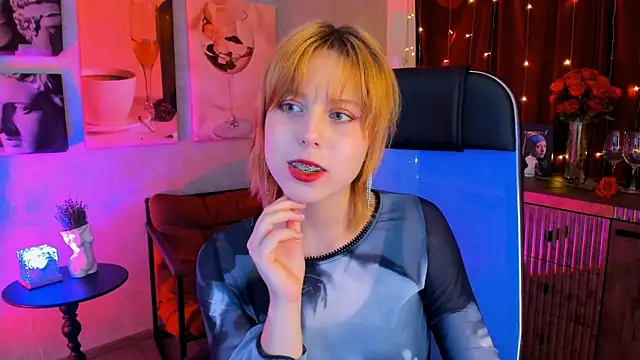 VivienneHebert online show from April 19, 2026, 9:52 am