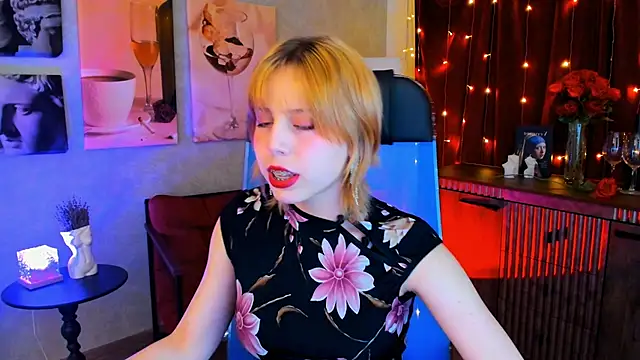 VivienneHebert online show from April 20, 2026, 12:41 pm