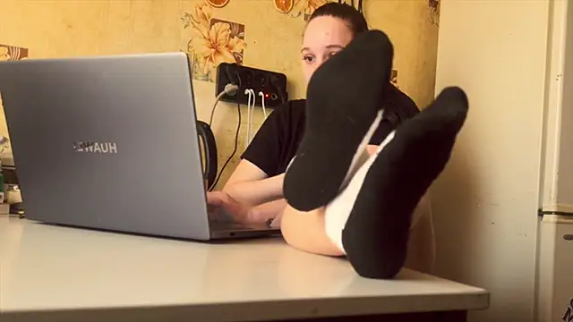 Snapshot of milamisss chatting on May 15, 2026, 8:21 am milamisss online show from May 15, 2026, 8:21 am
