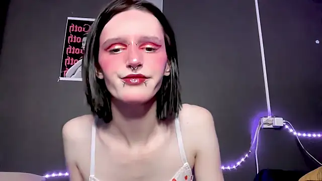 Snapshot of Niky_Long chatting on April 23, 2026, 9:50 pm Niky Long online show from April 23, 2026, 9:50 pm