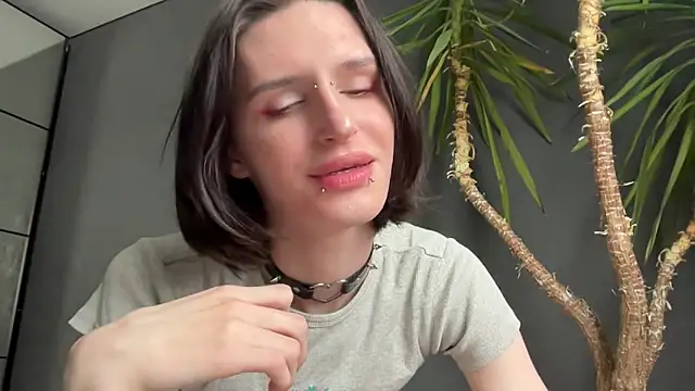 Snapshot of Niky_Long chatting on June 2, 2026, 1:35 pm Niky Long online show from June 2, 2026, 1:35 pm