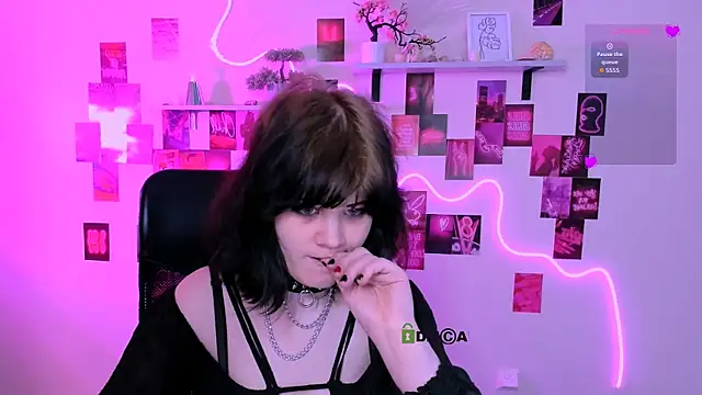 Snapshot of nikki_kiss_ chatting on April 23, 2026, 12:40 pm nikki kiss online show from April 23, 2026, 12:40 pm