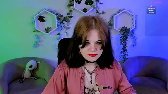 nikki kiss  online show from July 21, 2026, 9:00 am