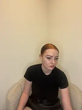 Snapshot of MiraVoss18 chatting on April 21, 2026, 5:06 pm MiraVoss18 online show from April 21, 2026, 5:06 pm