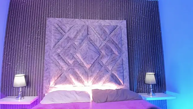 Snapshot of TaylorBloom chatting on April 14, 2026, 12:11 pm TaylorBloom online show from April 14, 2026, 12:11 pm