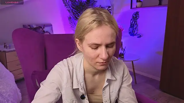 Snapshot of PennyLavertu chatting on April 15, 2026, 7:48 am PennyLavertu online show from April 15, 2026, 7:48 am