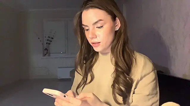 LeishaRocher online show from April 18, 2026, 7:07 pm