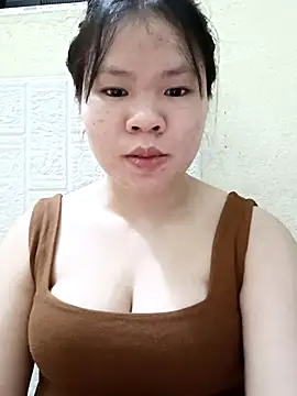 Seraphinahh online show from April 17, 2026, 3:04 pm