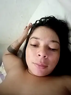 lunaandrr online show from April 13, 2026, 5:07 pm