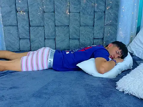 IhanKing online show from April 19, 2026, 7:27 pm