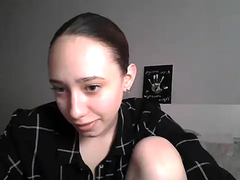 DarkMirel online show from May 7, 2026, 1:49 pm