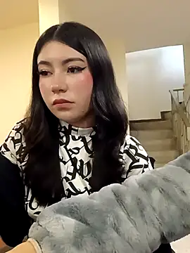 Emiily  Evans online show from April 21, 2026, 3:17 pm