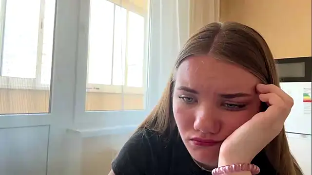 Snapshot of doana_bebriti chatting on June 18, 2026, 9:14 am doana bebriti online show from June 18, 2026, 9:14 am