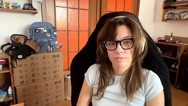 PillowPeachX online show from April 20, 2026, 3:48 pm