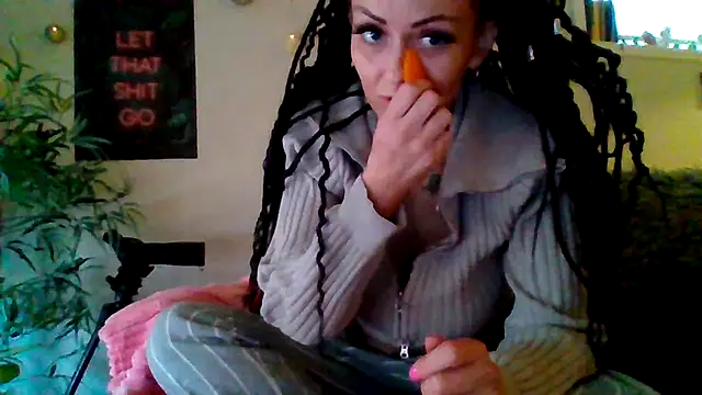 Snapshot of shyhornymommy chatting on April 26, 2026, 2:53 am shyhornymommy online show from April 26, 2026, 2:53 am