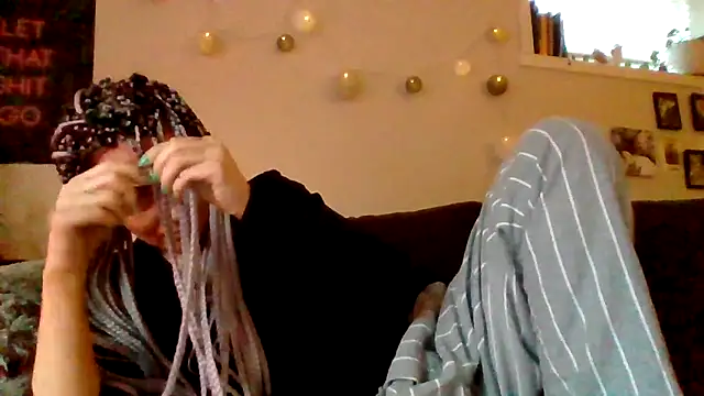 Snapshot of shyhornymommy chatting on May 6, 2026, 1:57 am shyhornymommy online show from May 6, 2026, 1:57 am