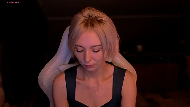 blonde ice ann online show from April 25, 2026, 9:01 pm