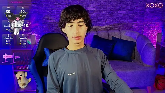 santi foxxx  online show from April 21, 2026, 11:16 am