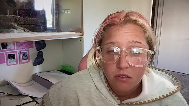 MUSCLEMOMMY1365 online show from May 14, 2026, 3:30 pm