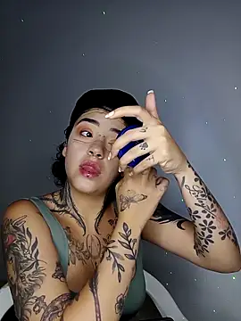 AteneaRockstar04 online show from April 14, 2026, 7:42 pm