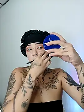 AteneaRockstar04 online show from April 21, 2026, 9:39 pm