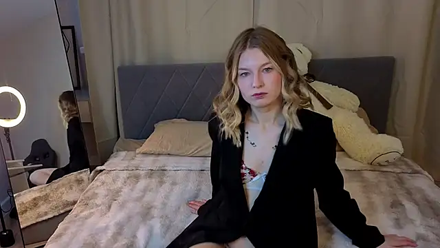 Lisa Hummi online show from April 17, 2026, 1:19 am