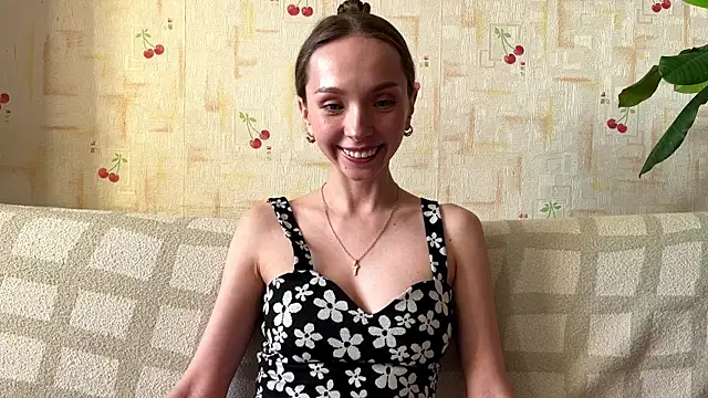 Snapshot of AdriannaBill chatting on May 16, 2026, 4:17 pm AdriannaBill online show from May 16, 2026, 4:17 pm