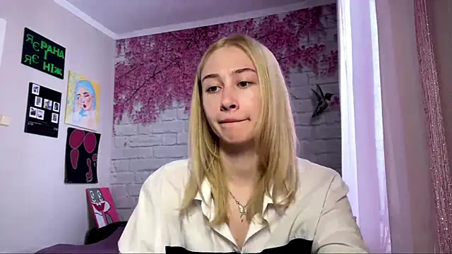 CozyPeonyy online show from April 15, 2026, 12:56 pm