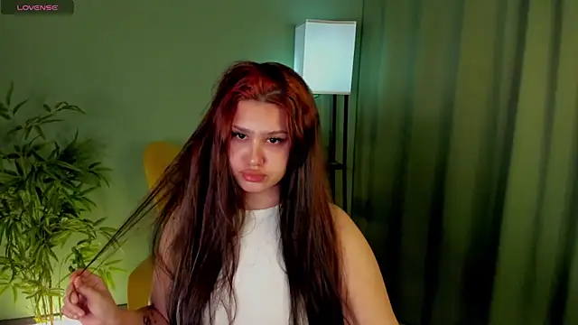 nicolewoss online show from April 19, 2026, 4:12 am