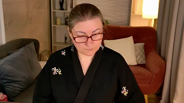 Alexandra Kind online show from April 19, 2026, 8:55 pm