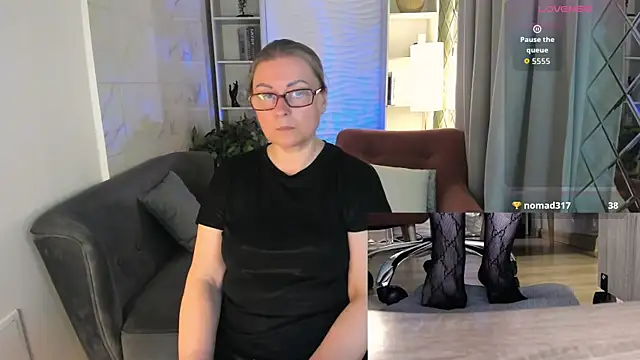 Snapshot of Alexandra_Kind chatting on June 8, 2026, 1:28 am Alexandra Kind online show from June 8, 2026, 1:28 am