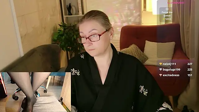Snapshot of Alexandra_Kind chatting on July 1, 2026, 1:51 am Alexandra Kind online show from July 1, 2026, 1:51 am