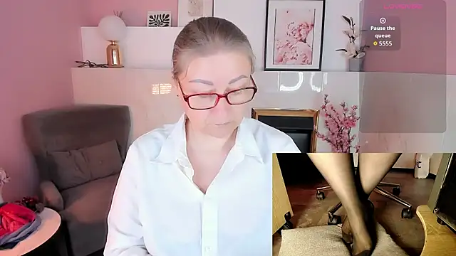 Snapshot of Alexandra_Kind chatting on July 16, 2026, 8:37 pm Alexandra Kind online show from July 16, 2026, 8:37 pm