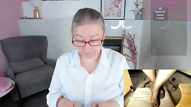 Snapshot of Alexandra_Kind chatting on July 21, 2026, 8:33 pm Alexandra Kind online show from July 21, 2026, 8:33 pm