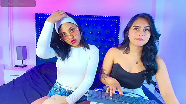 Serena and zoe online show from April 15, 2026, 7:32 pm