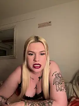 BlondeChaya online show from April 17, 2026, 10:13 pm