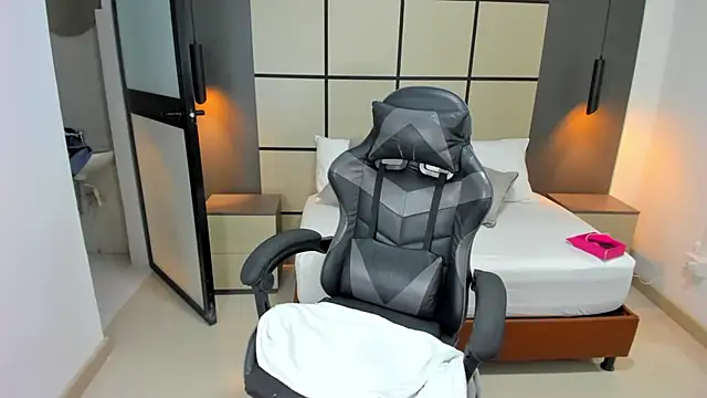 ruby jimenez18  online show from April 18, 2026, 3:21 am