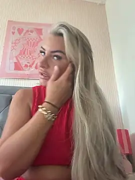 Snapshot of Naughtyhousewife_x chatting on July 2, 2026, 9:48 am Naughtyhousewife x online show from July 2, 2026, 9:48 am