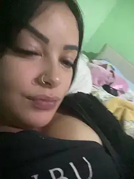 novinhahot18 online show from April 15, 2026, 3:52 pm