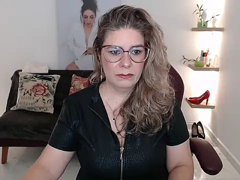 SultanaNoir online show from April 22, 2026, 7:26 pm