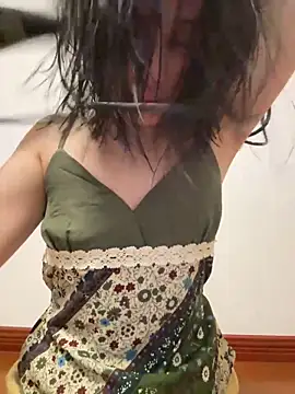 Faye-baby online show from April 21, 2026, 3:28 pm