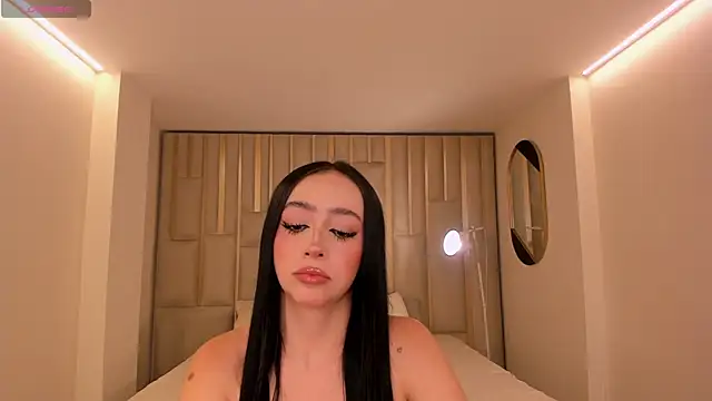 Snapshot of PaulineSanz chatting on June 25, 2026, 7:07 pm PaulineSanz online show from June 25, 2026, 7:07 pm
