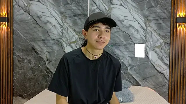 NoahWalker   online show from May 6, 2026, 11:04 am