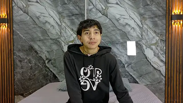 NoahWalker   online show from May 14, 2026, 11:17 am
